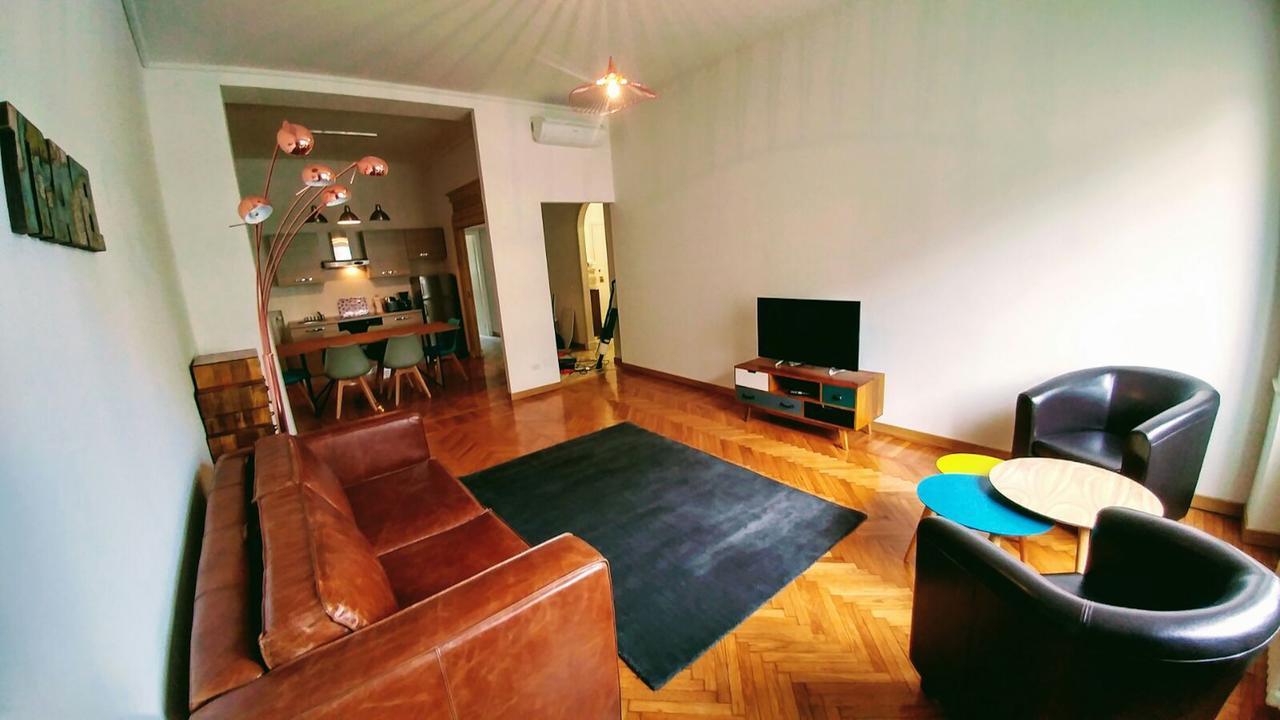 Roomy Apartment Duomo & San Babila Милан Экстерьер фото