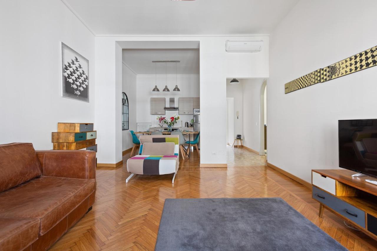 Roomy Apartment Duomo & San Babila Милан Экстерьер фото