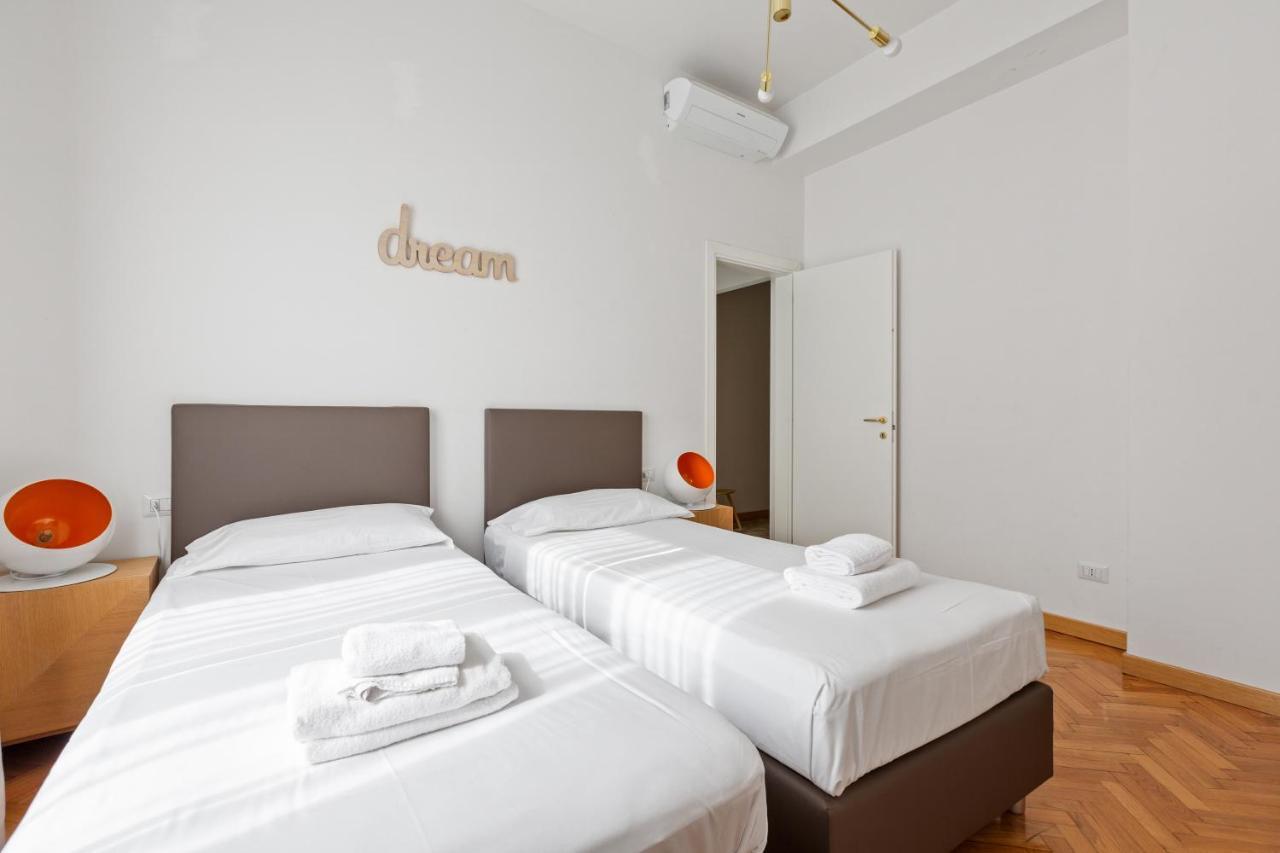 Roomy Apartment Duomo & San Babila Милан Экстерьер фото