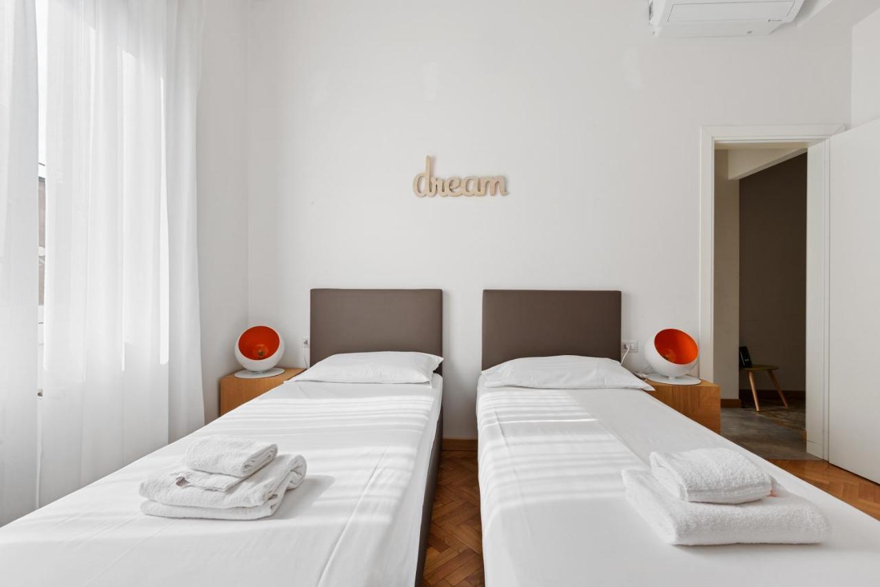 Roomy Apartment Duomo & San Babila Милан Экстерьер фото