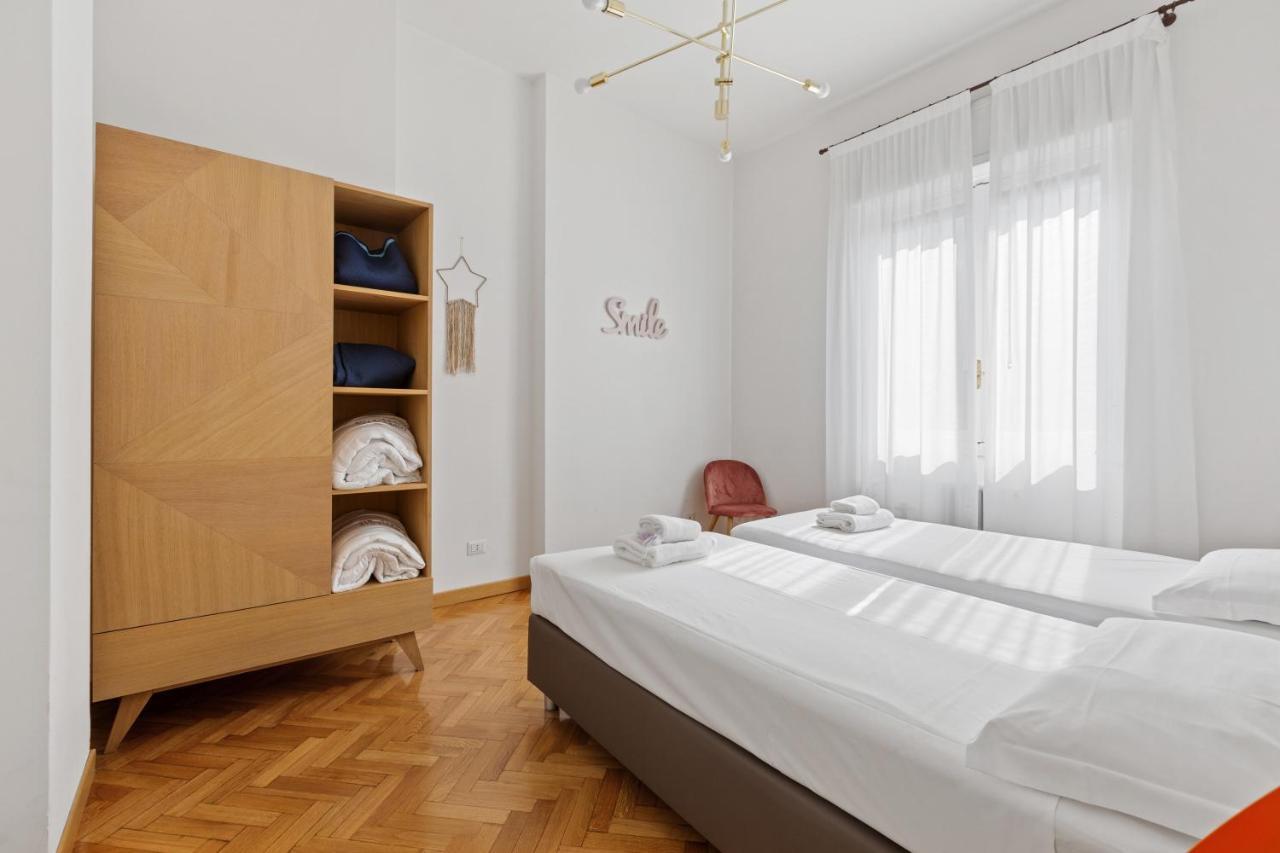 Roomy Apartment Duomo & San Babila Милан Экстерьер фото